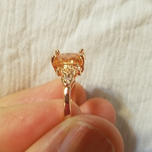 Stunning ring - Picture 3 of 5